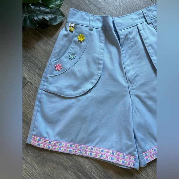 Vintage 70s 80s Flower Applique & Ribbon Embellished High Waisted Shorts. Size S - Picture 2 of 12